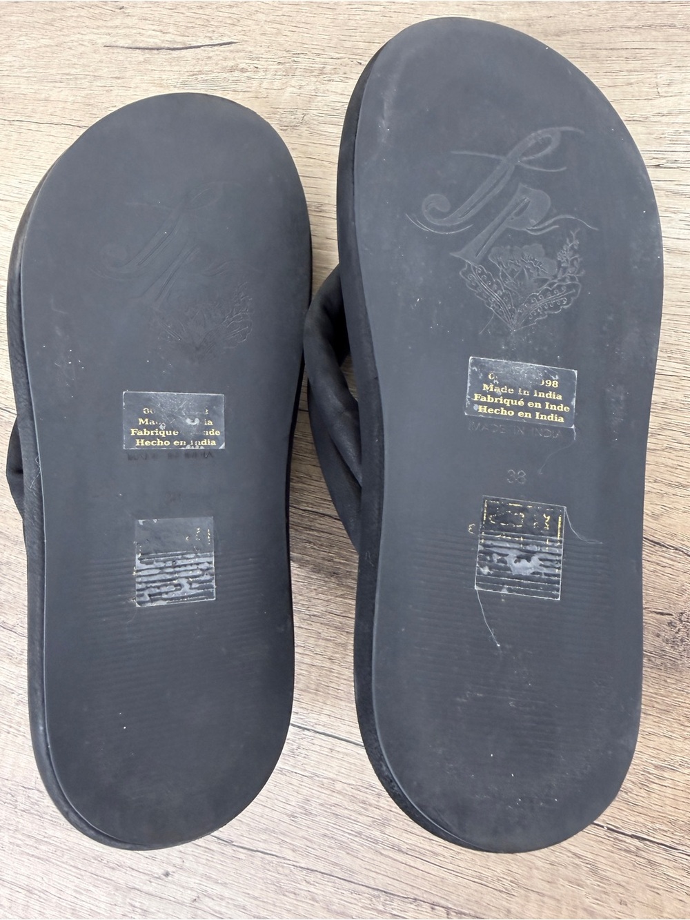 Free People Black Quilted Padded Flip-Flop Sandals - Picture 6 of 7
